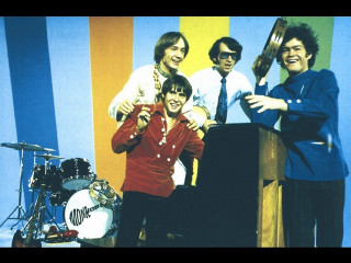 Men group podium microphone drum - a drum free wallpaper