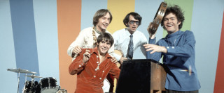 Men group podium microphone drum 2 - david brewster free wallpaper