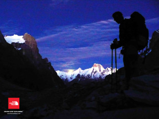 Couple people mountain cloudy sky - ski free wallpaper