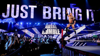 Woman ladder crowd microphone speech - unreal free wallpaper