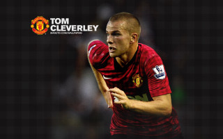 Man soccerball redshirt checkered floor - official medium free wallpaper