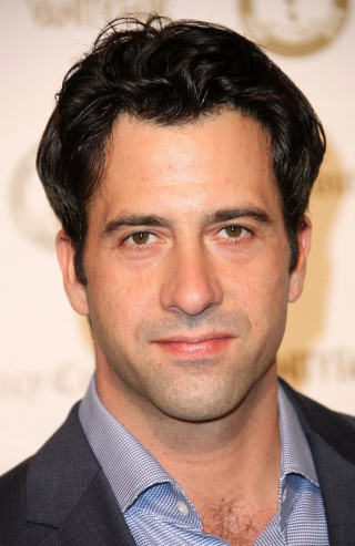 Man suit tie pose picture - a suit free wallpaper