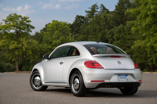White volkswagen beetle parking lot - tree and bushes free wallpaper