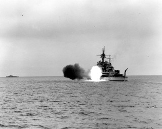 Large boat smoke water background - 8 0 mm free wallpaper