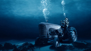 Tractor underwater ocean rocks bubbles - a large amount free wallpaper