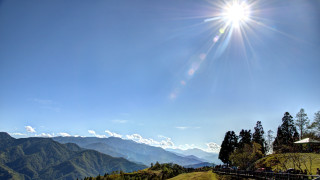 Sunny bright sun mountain fenced - cui bai free wallpaper for desktop