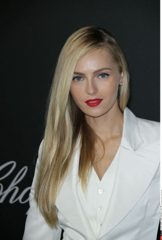 Blonde woman white shirt red - a black backdrop free wallpaper