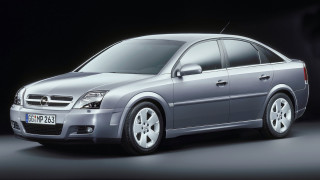 Silver car dark room black 2 - a black backdrop free wallpaper