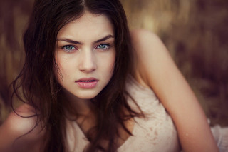 Blue eyes white shirt wind - perfect eye free wallpaper