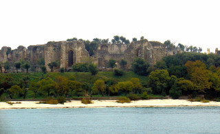 Castle hill water trees boat - cagnaccio di san pietro free wallpaper