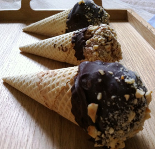 Ice cream cones chocolate nuts - chocolate free wallpaper