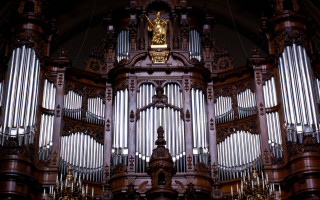 Large pipe organ golden statue - interior free wallpaper