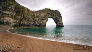 Rock formation beach arch water 3 - a rock formation free wallpaper