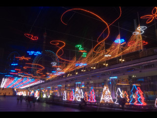 Christmas lights city square night - a city square free wallpaper