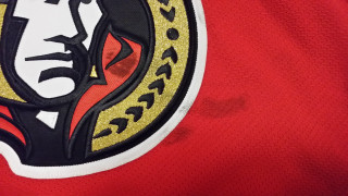 Red jersey logo stripe aurora - a red jersey free wallpaper