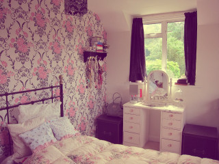 Bedroom with bed comfort cozy 4 - a dresser free wallpaper