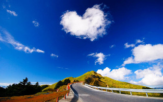 Heart shaped cloud road mountain - shaped free wallpaper