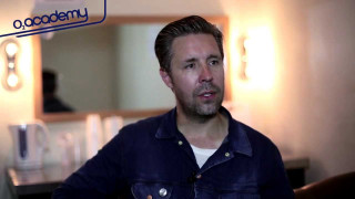 Man blue jacket talking mirror - a blue jacket free wallpaper