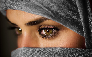 Woman veil serious eyes looking - a veil free wallpaper