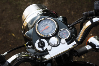 Motorcycle speedometer handlebars closeup dirt - assemblage free wallpaper