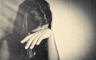 Woman hand face shoulder pose - sad free wallpaper for desktop