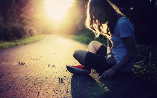 Girl sitting road shoes sun - her shoe free wallpaper