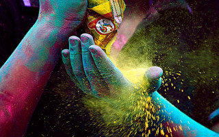 Colored powder person holding bag - colour free wallpaper