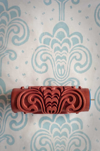 Red object blue white wallpaper - product photo free wallpaper for mobile