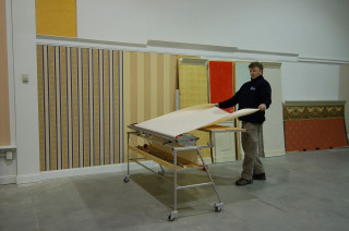 Man standing table paper striped - studio photo free wallpaper