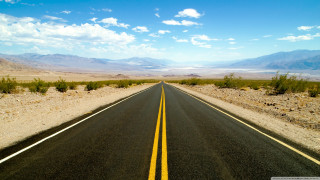 Desert road mountains blue sky - a long road free wallpaper