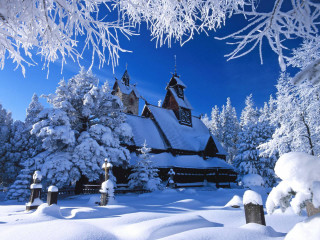 Church snowy forest blue sky - movement free wallpaper