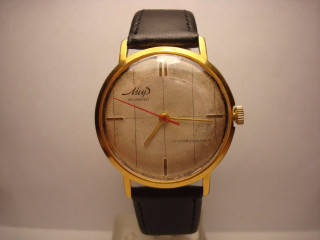 Gold case black leather watch - a red second hand free wallpaper
