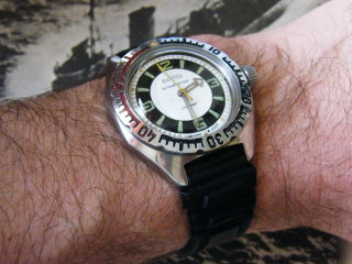 Man watch black strap white - his wrist free wallpaper