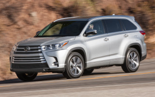 Silver toyota highlander driving hillside - a hillside free wallpaper