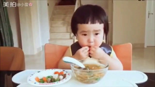Little girl eating soup vegetables - cui bai free wallpaper