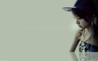 Girl hat necklace laptop white - a light reflection free wallpaper