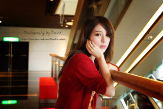 Woman red shirt railing hand - fei danxu free wallpaper