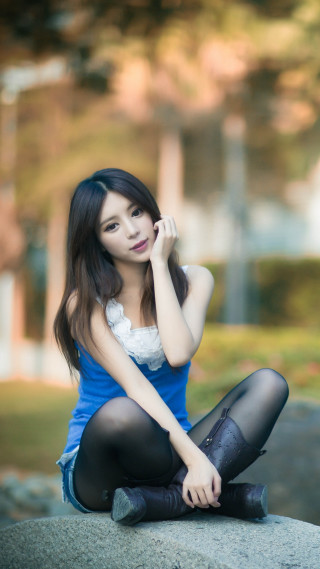 Woman sitting rock legs crossed - a blue top free wallpaper for mobile