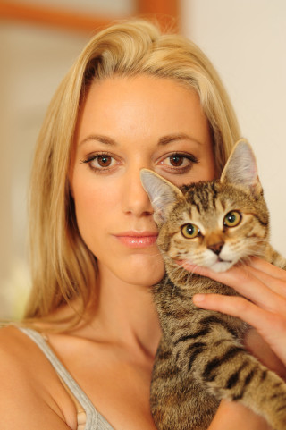 Woman holding cat serious look 2 - free cats wallpaper for mobile