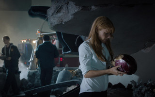 Woman bowling ball crowd fire - vfx free wallpaper