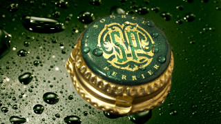 Bottle cap green gold logo - spectacular free wallpaper