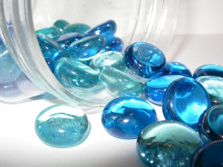Jar filled blue green marbles - an gyeon free wallpaper