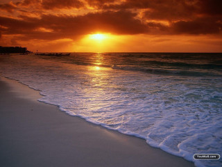 Sunset ocean boat distance beach 2 - a sunset over the ocean free wallpaper