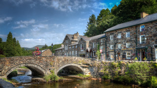 Stone bridge river town architecture - a small town free wallpaper
