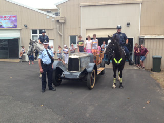 Police officer horse drawn carriage - carriage free wallpaper