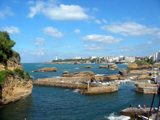Rocky water cityscape panorama bridge - a bunch of rocks free wallpaper