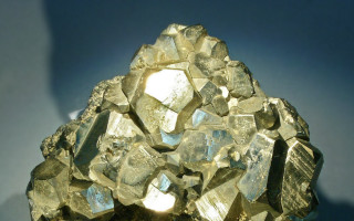 Rocks blue background cluster image - a blue background behind free wallpaper