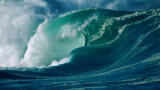 Large wave breaking ocean wall - a large wave free wallpaper for desktop
