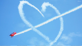Heart shaped smoke trail red - free hearts wallpaper for desktop