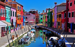 Canal boats colorful buildings people 2 - a canal free wallpaper